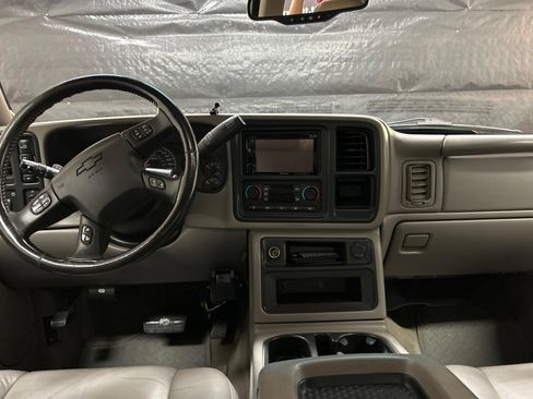 Used 2007 Chevrolet Silverado 2500 LT w/ Heavy-Duty Power Package AWD/4WD image 11