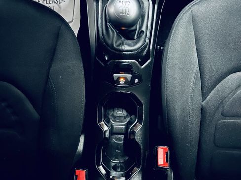 Used 2017 Jeep Renegade Altitude w/ Safety & Security Group FWD image 25