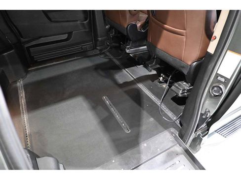 Used 2020 Toyota Sienna Limited Premium FWD image 19