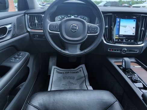 Used 2022 Volvo S60 B5 Momentum AWD/4WD image 2