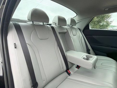 Used 2024 Hyundai Elantra Limited FWD image 38