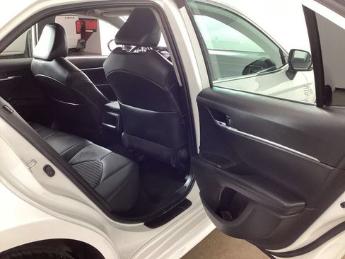 Used 2022 Toyota Camry SE w/ Convenience Package FWD image 19