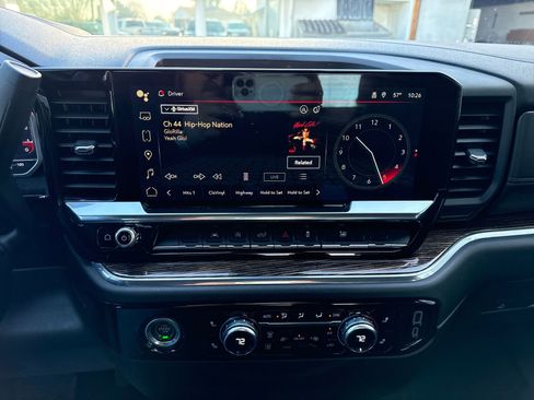 Used 2023 GMC Sierra 1500 SLE image 18