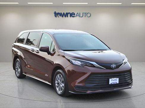 Used 2022 Toyota Sienna LE FWD image 7