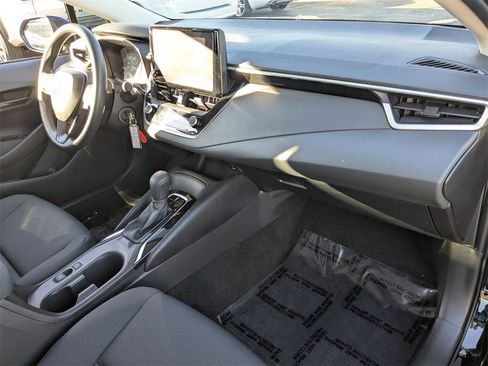 Used 2025 Toyota Corolla LE image 30