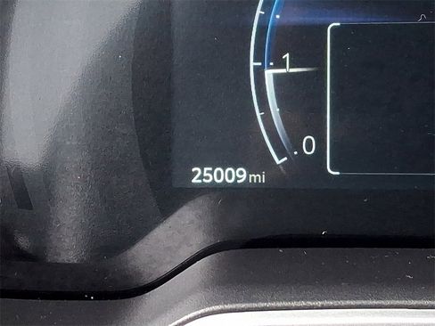 Used 2023 Toyota Corolla Cross XLE image 20