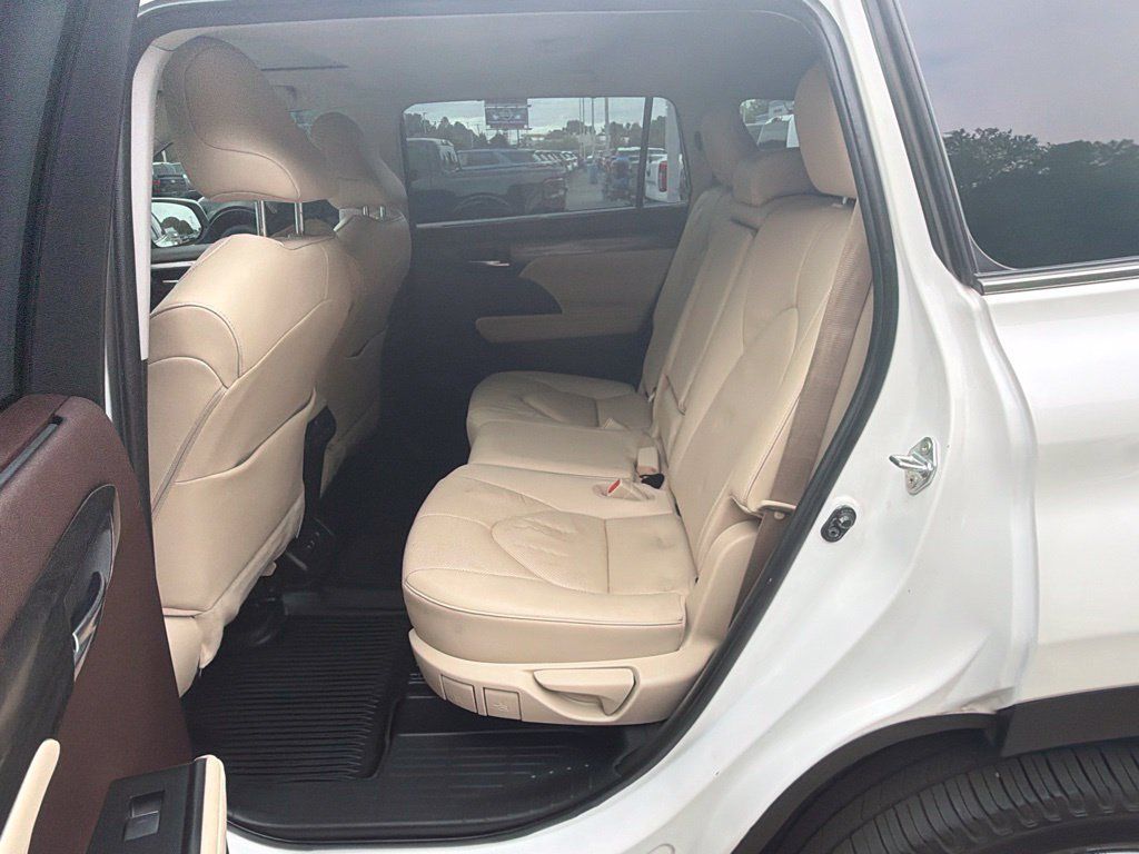 Used 2020 Toyota Highlander Limited AWD/4WD image 12