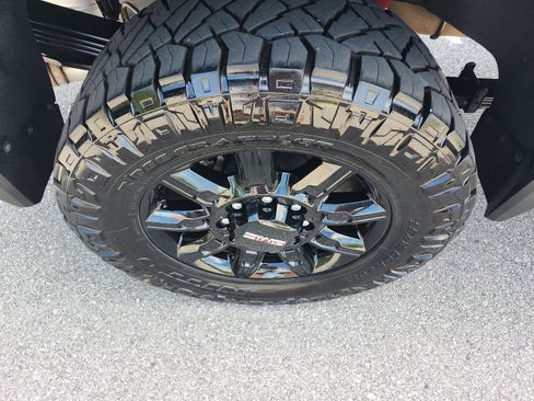 Used 2025 GMC Sierra 2500 AT4 w/ AT4 Premium Plus Package AWD/4WD image 4