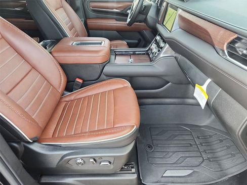Used 2024 GMC Yukon Denali Ultimate AWD/4WD image 29