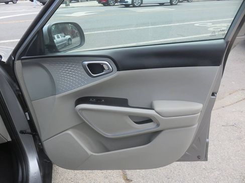 Used 2023 Kia Soul LX w/ LX Technology Package FWD image 25
