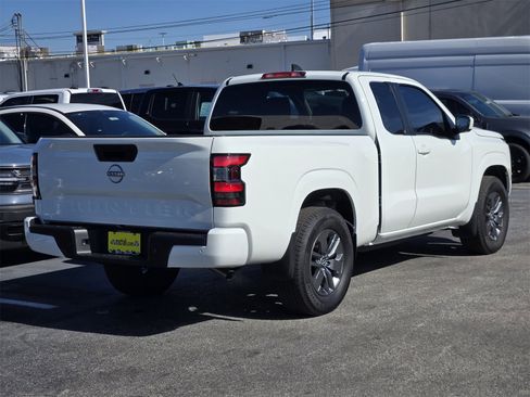 Used 2025 Nissan Frontier SV image 5