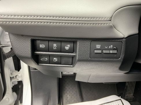 Used 2019 Toyota Avalon Limited w/ All Weather Liner Package FWD image 13