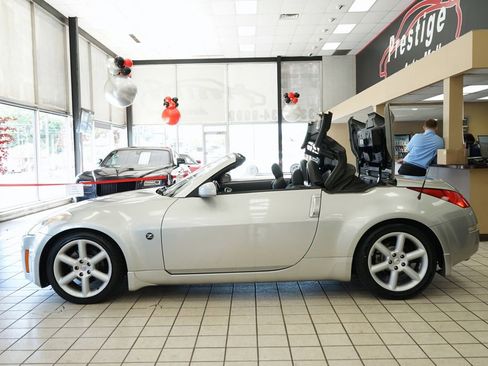 Used 2004 Nissan 350Z Touring RWD image 6