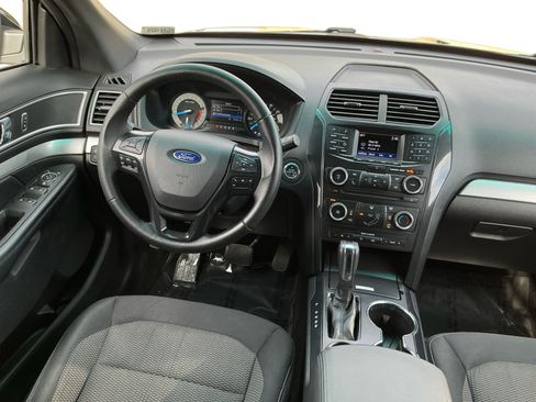 Used 2017 Ford Explorer XLT image 14