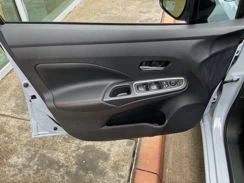 New 2025 Nissan Versa SR w/ Trunk Package image 11