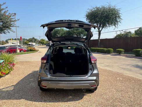 Used 2024 Nissan Kicks S image 13