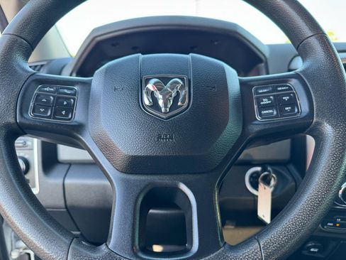 Used 2019 RAM 1500 Classic SLT image 15