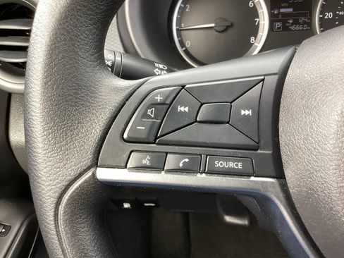 Used 2022 Nissan Kicks S image 18