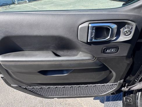 Used 2025 Jeep Wrangler Unlimited Sahara AWD/4WD image 9