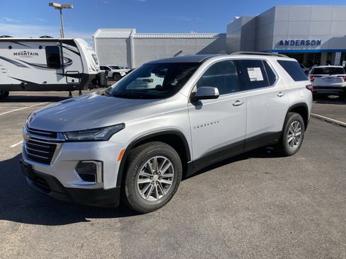 Used 2022 Chevrolet Traverse LT image 1