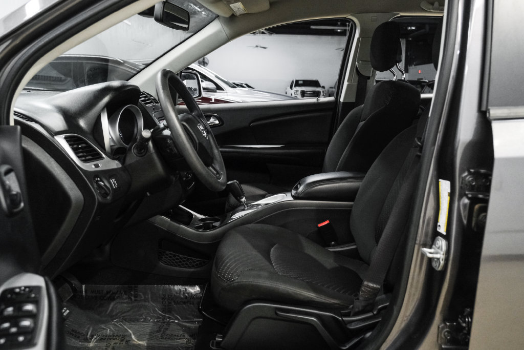 Used 2019 Dodge Journey SE FWD image 4