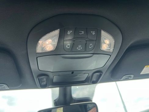 Used 2025 Chrysler Pacifica Limited FWD image 26