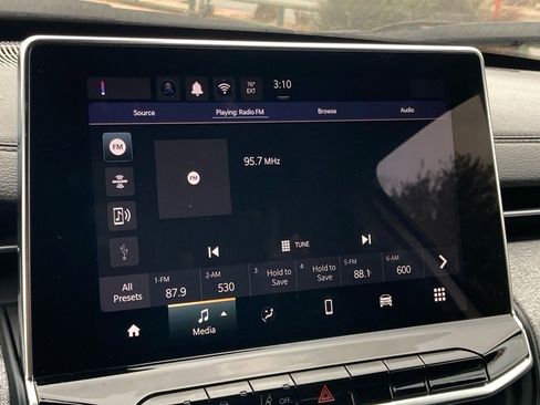 Used 2024 Jeep Compass Latitude image 25