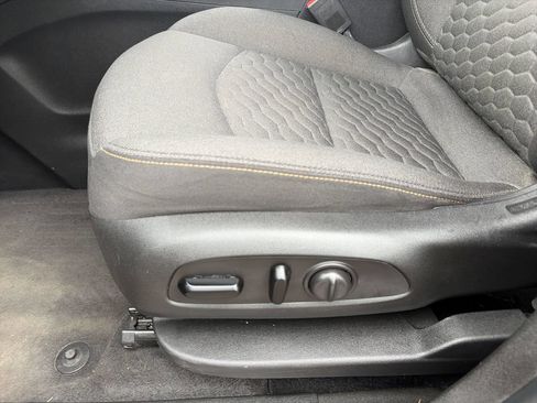 Used 2020 Chevrolet Equinox LT FWD image 19