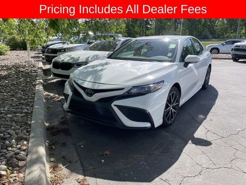 Used 2024 Toyota Camry SE AWD/4WD image 1