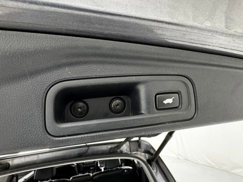 Used 2017 Honda Pilot Touring image 16