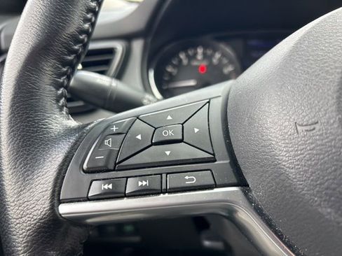 Used 2020 Nissan Rogue SV image 19