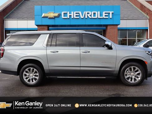 Used 2023 Chevrolet Suburban Premier image 1
