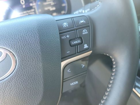 Used 2024 Toyota Crown Limited image 30