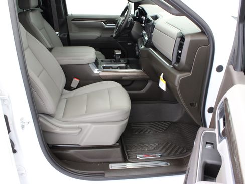 Used 2025 Chevrolet Silverado 1500 RST AWD/4WD image 39