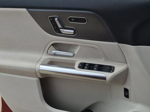 Certified 2023 Mercedes-Benz GLA 250 w/ Premium Package image 33