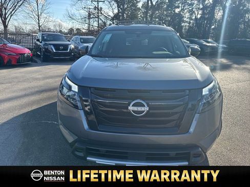 Used 2025 Nissan Pathfinder Platinum w/ Black Appearance Package image 10