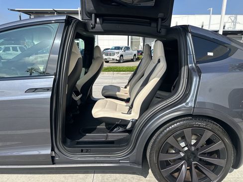 Used 2023 Tesla Model X image 15