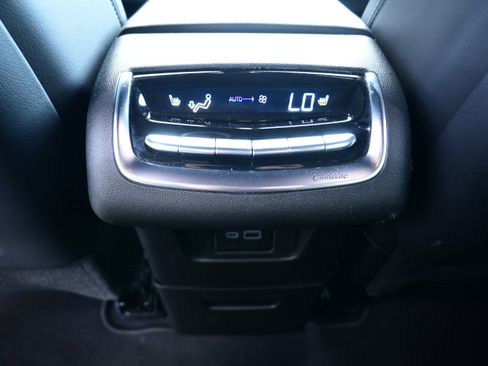 Used 2025 Cadillac XT6 Premium Luxury image 19