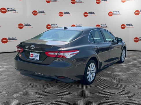 Used 2020 Toyota Camry LE FWD image 5