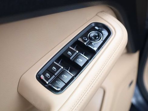 Used 2019 Porsche Macan AWD/4WD image 15