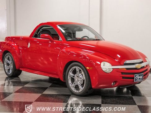 Used 2003 Chevrolet SSR w/ Preferred Equipment Group RWD image 16