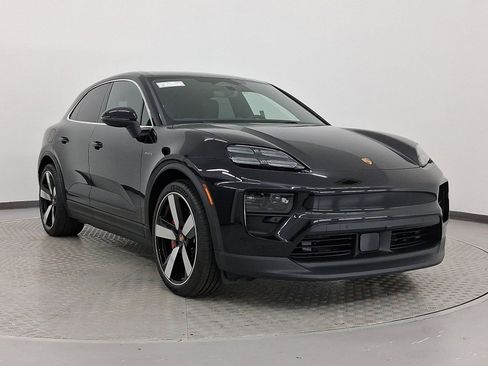 New 2025 Porsche Macan 4S Electric image 7