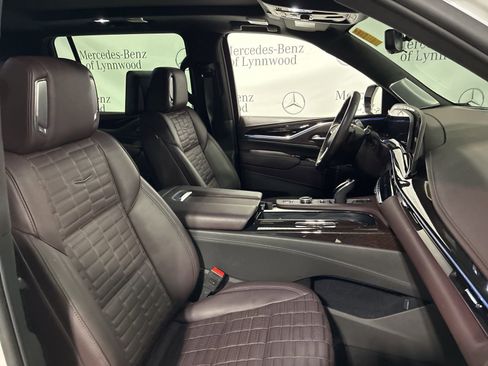 Used 2024 Cadillac Escalade ESV Premium Luxury Platinum w/ Heavy-Duty Trailer Package image 5