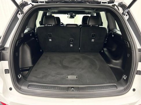 Certified 2023 Jeep Grand Cherokee Altitude image 9