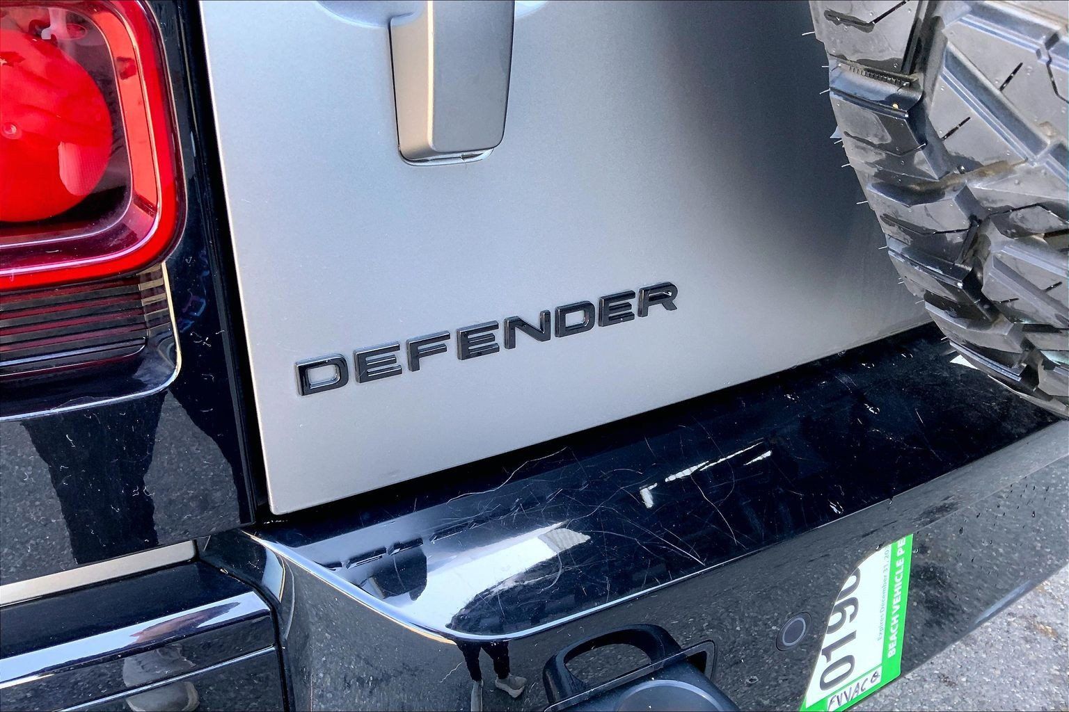 Used 2025 Land Rover Defender 110 X-Dynamic SE AWD/4WD image 18