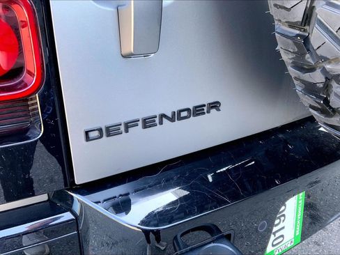 Used 2025 Land Rover Defender 110 X-Dynamic SE AWD/4WD image 18