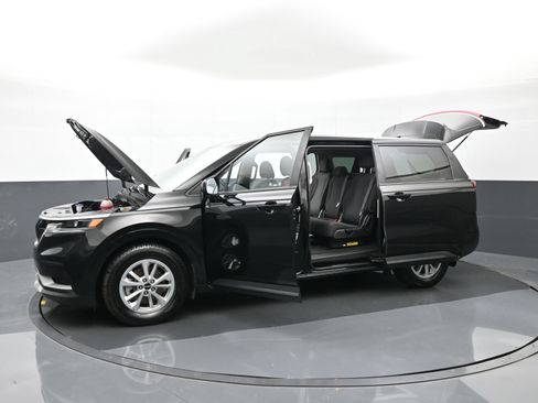 Used 2023 Kia Carnival LX FWD image 49