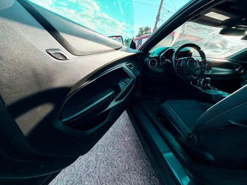 Used 2018 Chevrolet Camaro LT RWD image 30