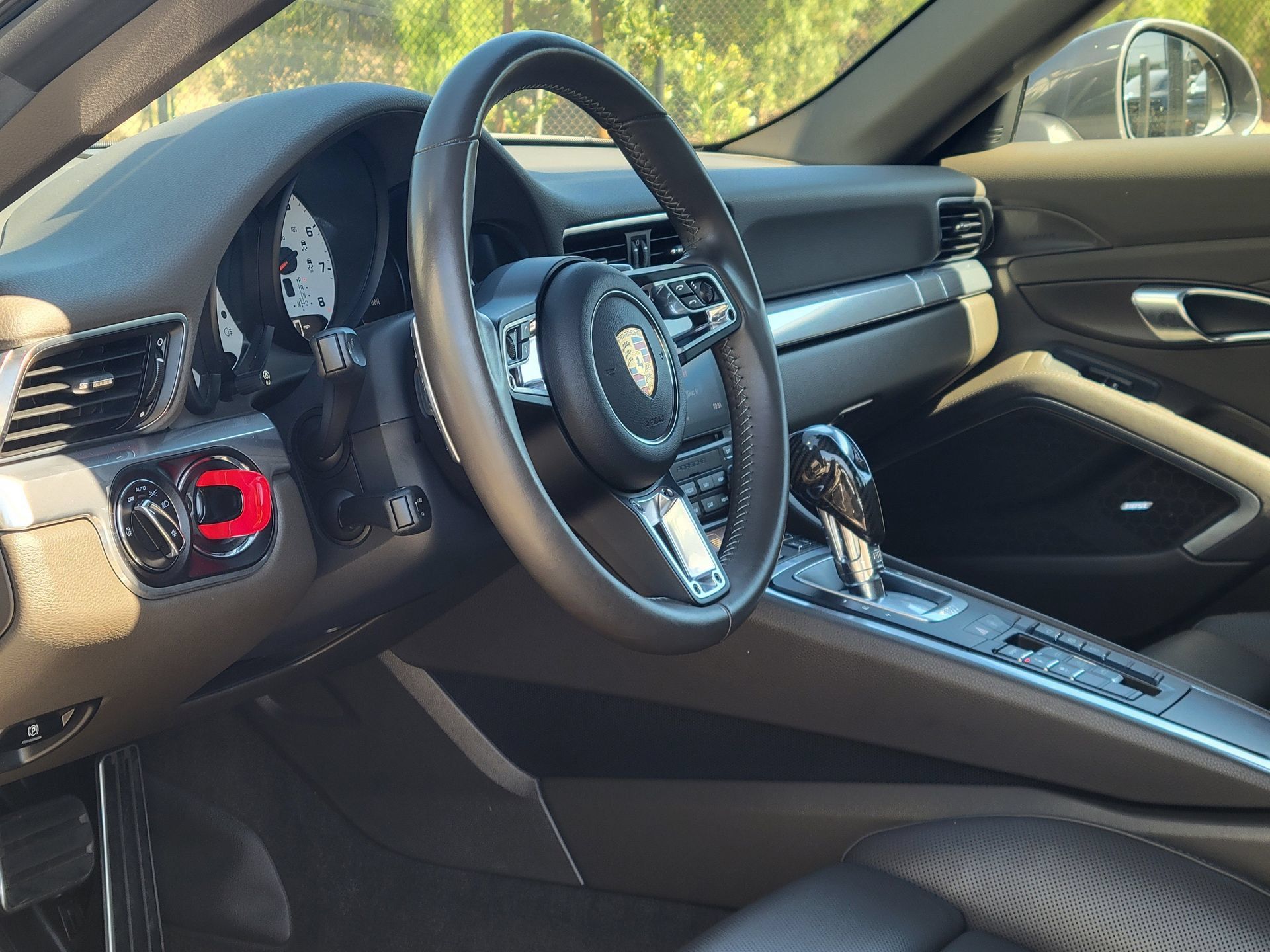 Certified 2018 Porsche 911 Carrera RWD image 4