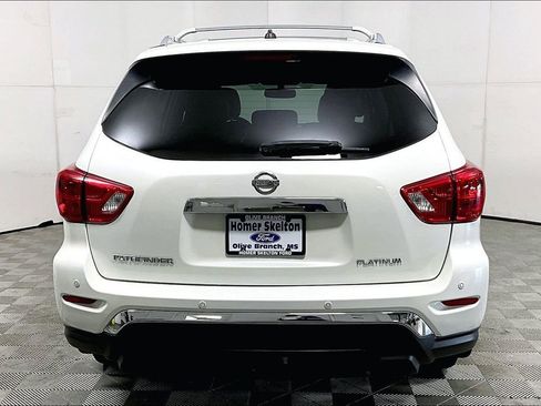 Used 2018 Nissan Pathfinder Platinum image 4